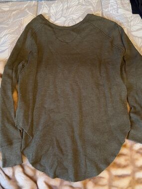 Golden by TNA from Aritzia 
Waffle Knit Long Sleeve Top in Olive Green